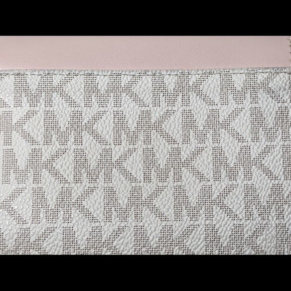 Micheal Kors Card Holder - Picture 5 of 5